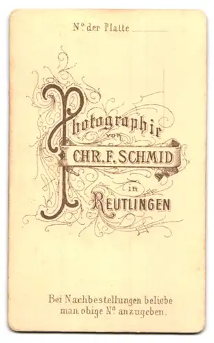 Fotografie Chr. F. Schmid, Reutlingen, Portrait blonde junge Frau mit Dutt und Halstuch