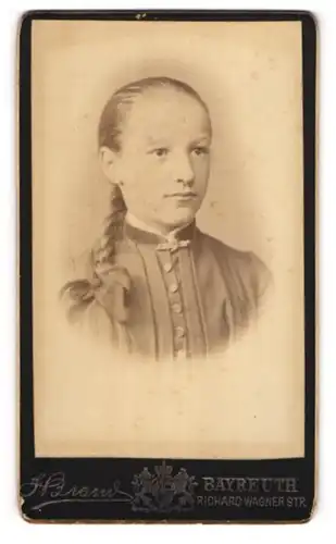 Fotografie Brand, Bayreuth, Richard-Wagner-Str., Portrait bildschönes Mädchen mit Flechtzopf
