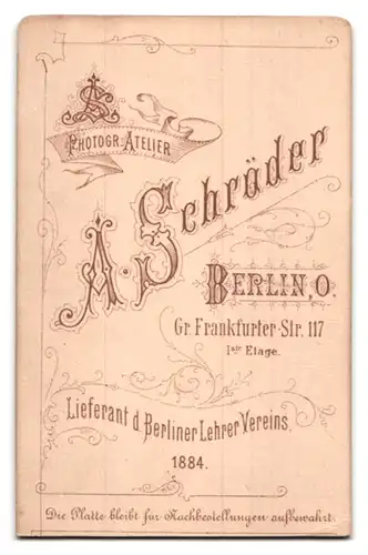 Fotografie A. Schröder, Berlin, Gr. Frankfurter str. 117, Portrait kleines süsses Mädchen im niedlichen Kleidchen