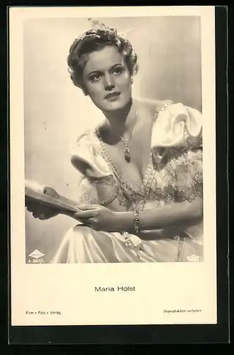 AK Schauspielerin Maria Holst bildschön im bestickten Kleid