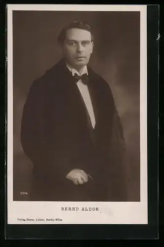 AK Schauspieler Bernd Aldor elegant mit Fliege im Jackett