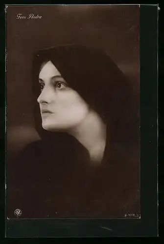 AK Schauspielerin Fern Andra mit Kopftuch