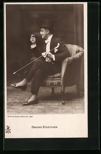 AK Schauspieler Bruno Kastner charmant mit Zigarette und Flanierstock im Anzug