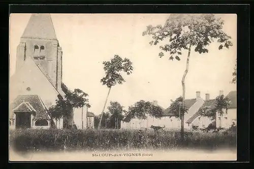 AK St-Loup-des-Vignes, Teilansicht mit Blick auf die Kirche
