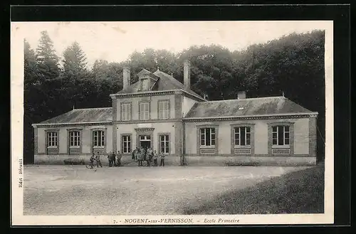 AK Nogent-sur-Vernisson, Ecole Primaire