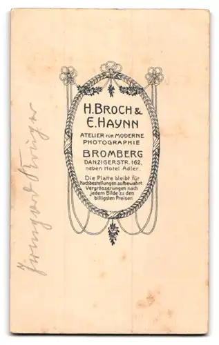 Fotografie H. Broch & E. Haynn, Bromberg, Danzigerstr. 162, Portrait niedliches Kleinkind im weissen Kleidchen