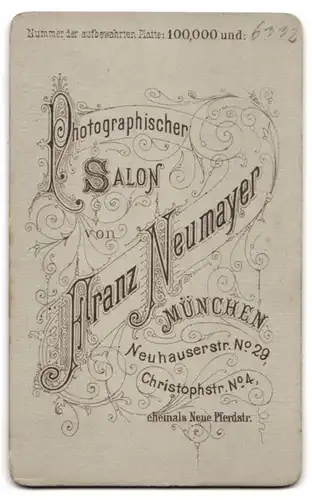 Fotografie Franz Neumayer, München, Neuhauserstr. 29, Christophstr. 4, Junger Herr in modischer Kleidung