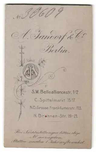 Fotografie A. Jandorf & Co., Berlin-SW, Bellealliancestr. 1-2, Kleines Mädchen im Kleid mit Bilderbuch