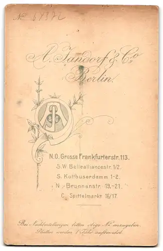 Fotografie A. Jandorf & Co., Berlin-NO, Grosse Frankfurterstr. 113, Bürgerlicher Herr in modischer Kleidung