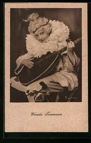 AK Schauspielerin Wanda Treumann mit Lautengitarre
