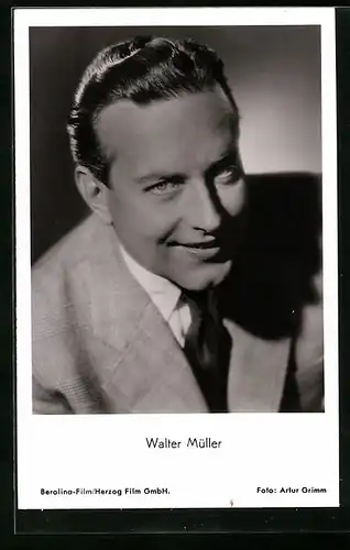 AK Schauspieler Walter Müller im Anzug