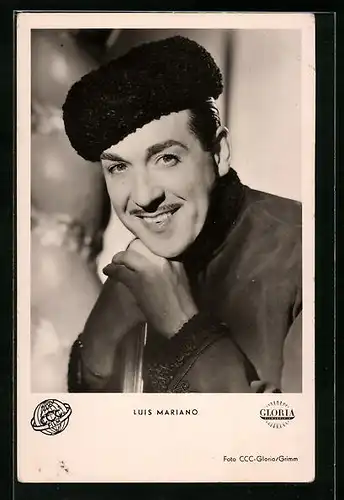 AK Schauspieler Luis Mariano lächelt freundlich ins Bild