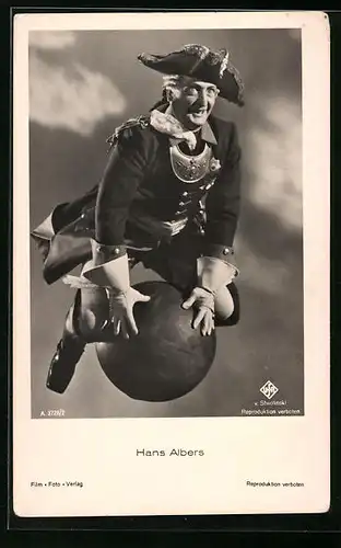 AK Schauspieler Hans Albers reitet auf einer Kanonenkugel