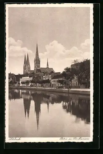 AK Lübeck, Petri und St. Marien, Blick vom Wasser aus