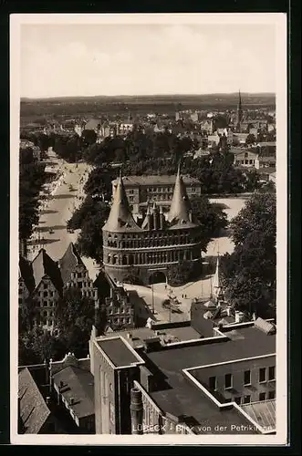 AK Lübeck, Blick von der Petrikirche, Holstentor