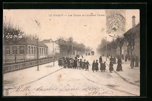 AK Le Raincy, Les Ecoles et l`Avenue Thiers, Strassenbahn