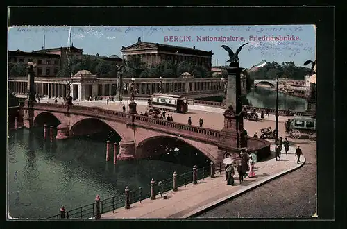 AK Berlin, Strassenbahn fährt über Friedrichsbrücke bei der Nationalgalerie