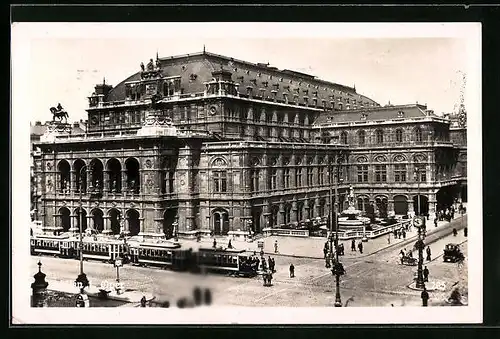 AK Wien, Strassenbahnen halten vor Staatsoper