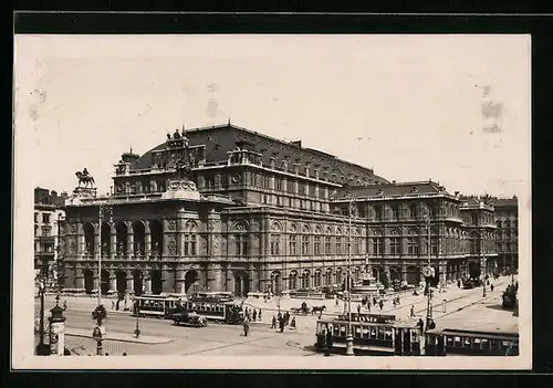 AK Wien, Strassenbahnen fahren an der Staatsoper entlang