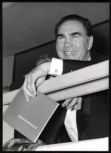 Fotografie Röhnert, Berlin, Max Schmeling ehemaliger Box-Weltmeister im Schwergewicht