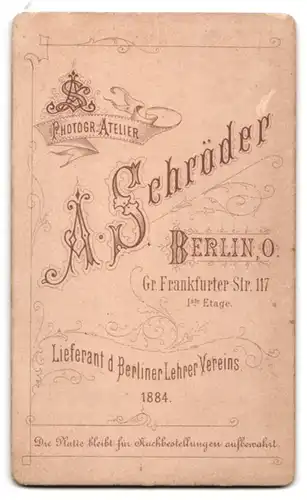 Fotografie A. Schröder, Berlin-O., Gr. Frankfurter-Str. 117, Bürgerliche Dame mit Amulett