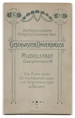 Fotografie Geschwister Unverdruss, Rudolstadt, Portrait niedliches kleines Mädchen im Pelzkleid mit Muff und Hut