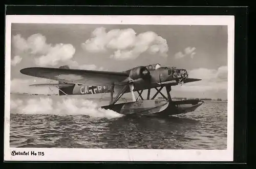 AK Wasserflugzeug Heinkel He 115 bei der Landung