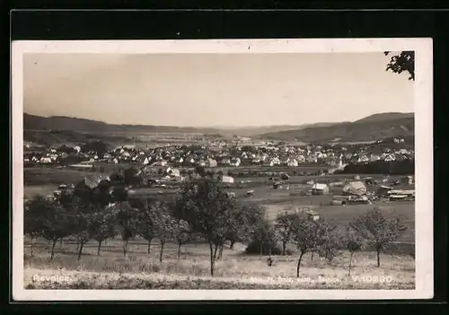 AK Revnice, Ortsansicht mit Bäumen