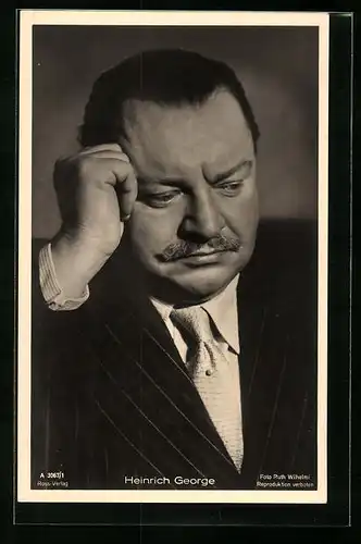 AK Schauspieler Heinrich George in Denkerpose