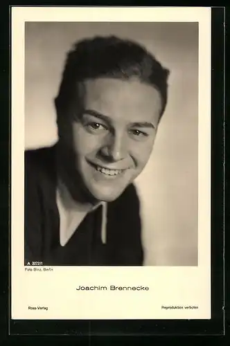 AK Schauspieler Joachim Brennecke lächelt