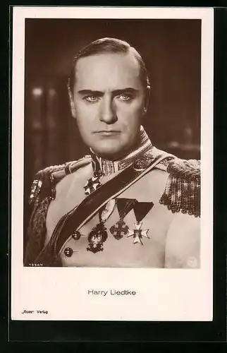 AK Schauspieler Harry Liedke in reich dekorierter Uniform