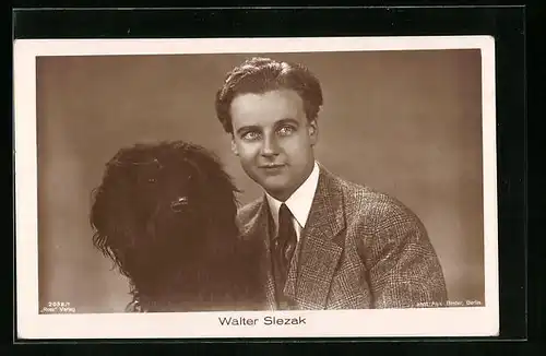 AK Schauspieler Walter Slezak mit schwarzem Hund