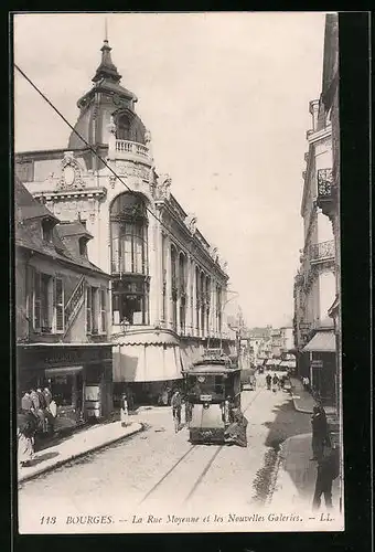AK Bourges, La Rue Moyenne et les Nouvelles Galeries, Strassenbahn und Radfahrer