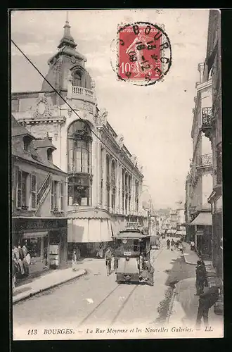 AK Bourges, La Rue Moyenne et les Nouvelles Galeries, Strassenbahn