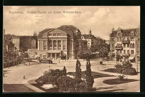 AK Magdeburg, Strassenbahn fährt am Zentral-Theater am Kaiser Wilhelm-Platz vorbei