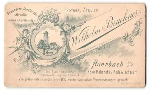 Fotografie Wilhelm Bruckner, Auerbach i. V., Engel blicken auf einen Turm