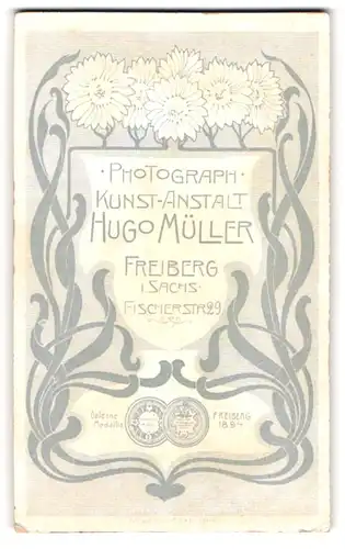 Fotografie Hugo Müller, Freiberg i. S., Fischerstr. 29, Florale Jugendstildarstellung mit Blumen