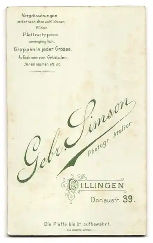 Fotografie Gebr. Simson, Dillingen, Donaustr. 39, Knabe im feinen Anzug mit Kerze zur Kommunion, Rosenkranz