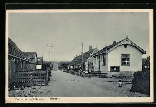 AK Petten, Dorpstraat met Raadhuis