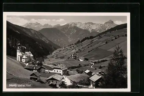 AK Navis /Tirol, Ortsansicht mit Kirche und Feldern