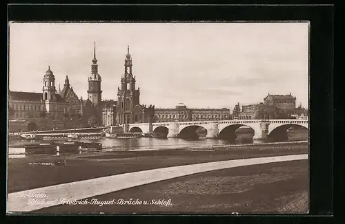 AK Dresden, Blick auf Friedrich-August-Brücke und Schloss