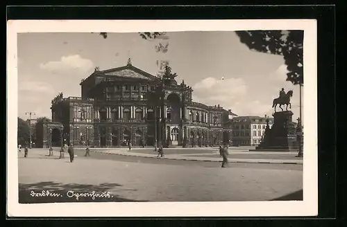 AK Dresden, Strassenpartie am Opernhaus