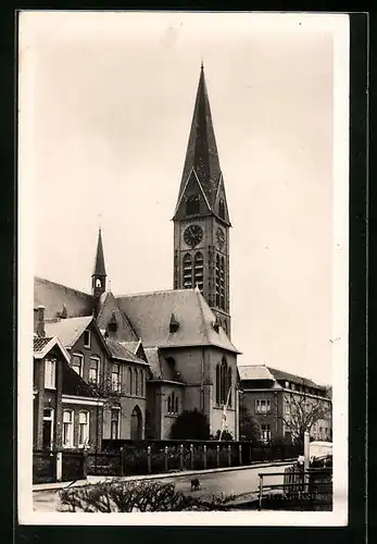 AK Lutjebroek, Kerk, Strassenpartie mit Kirche