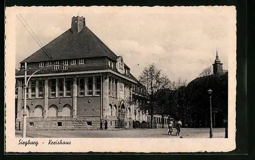 AK Siegburg, Kreishaus mit Radfahrern