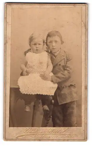 Fotografie Gustav Habel, Hamburg, Kaiser Wilhelmstrasse, Kleine Schwester und grosser Bruder