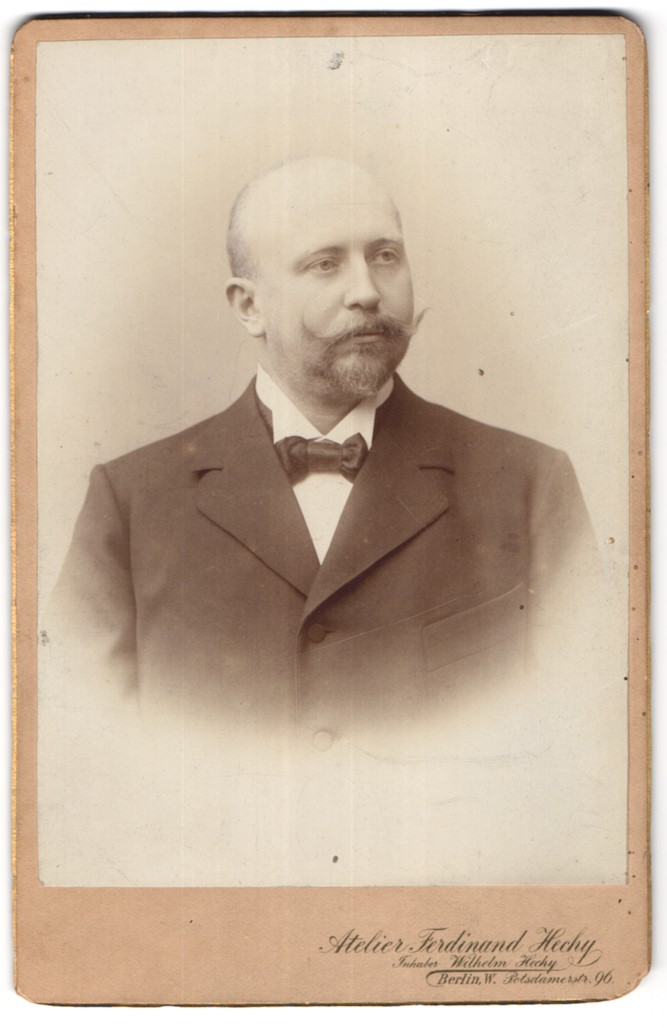 Fotografie Ferdinand Hechy, Berlin, Potsdamerstrasse 96, Herr mit