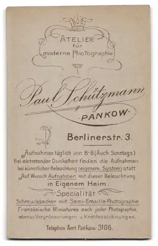 Fotografie Paul Schützmann, Berlin-Pankow, Berlinerstr. 3, Süsses Kleinkind im Hemd mit nackigen Füssen