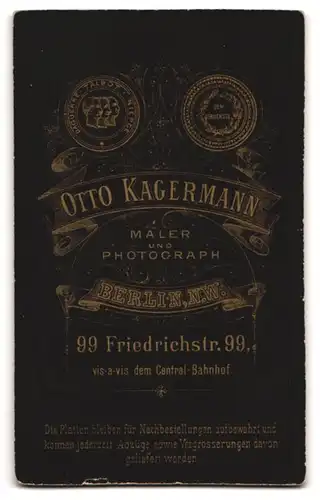 Fotografie Otto Kagermann, Berlin-NW, Friedrich-Str. 99, Bürgerliche Dame mit Kragenbrosche