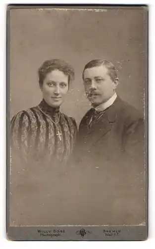 Fotografie Willy Dose, Bremen, Wall 117, Junges Paar in hübscher Kleidung