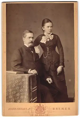 Fotografie Julius Ortgies jr., Bremen, Am Wall 116, Junges Paar in hübscher Kleidung